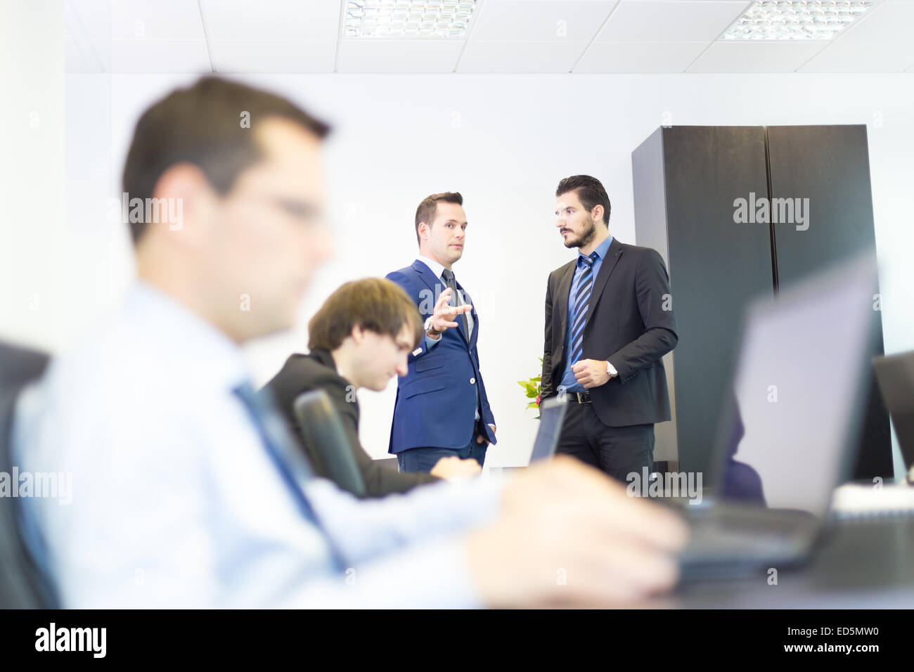 Geschäftsleute in modernen Büro. Stockfoto