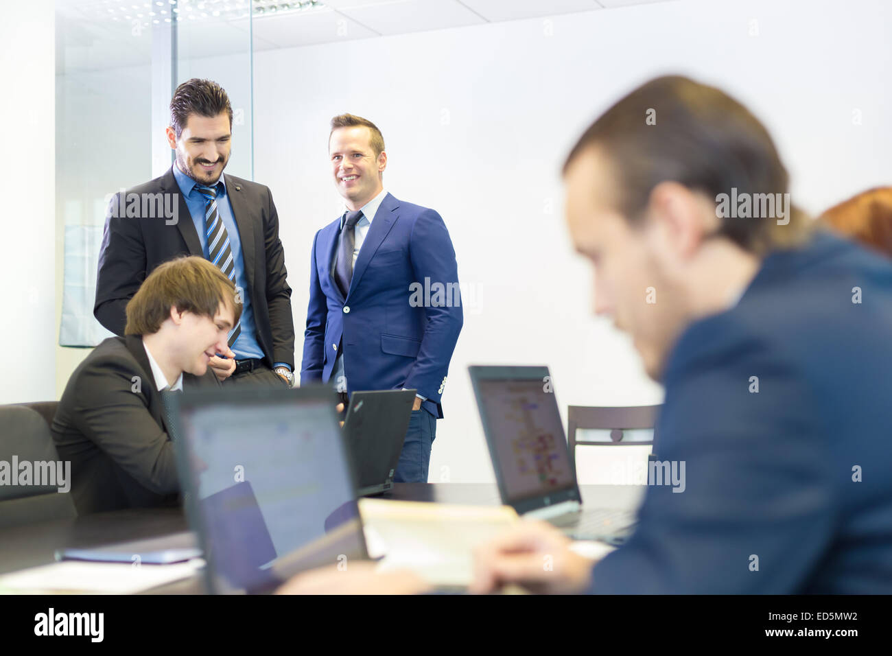 Geschäftsleute in modernen Büro. Stockfoto