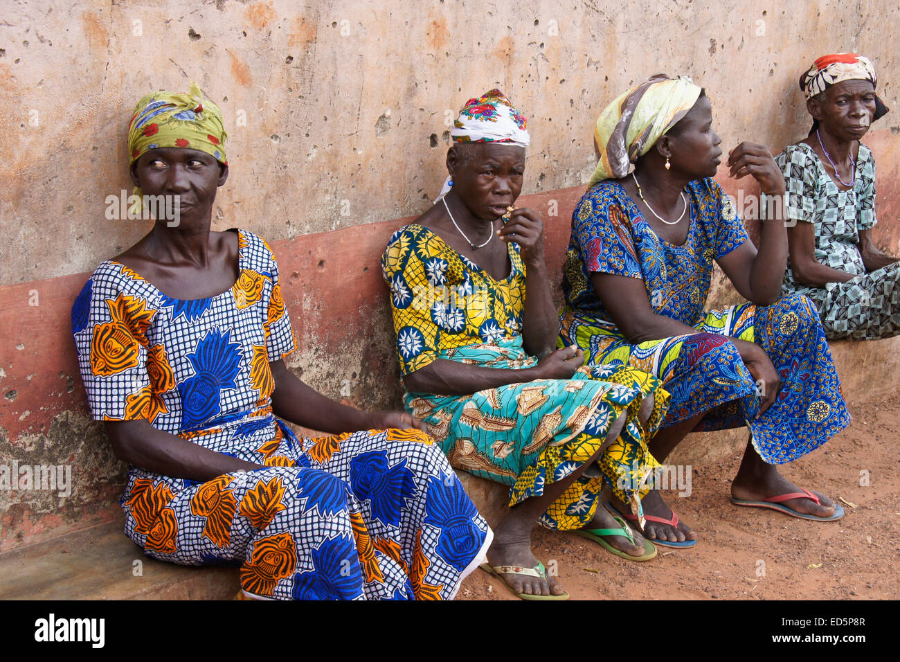 Vier Frauen in Tracht, Gambaga, Ghana Stockfoto