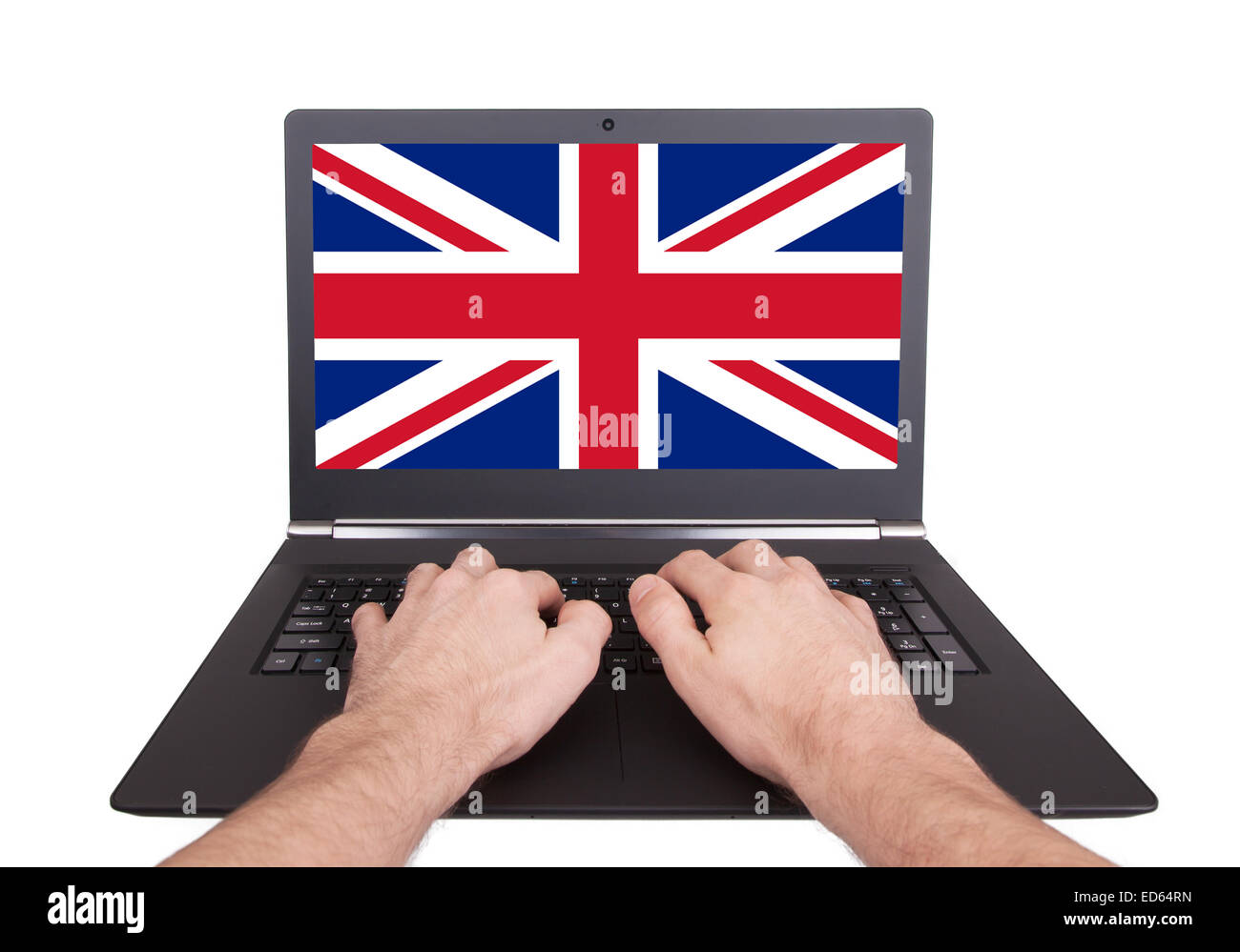 Hände auf Laptop zeigt auf dem Bildschirm die Flagge des Vereinigten Königreichs Stockfoto
