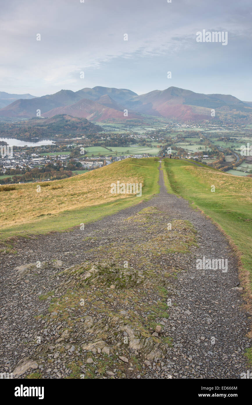 Blick vom Gipfel des Latrigg über Keswick in Richtung Coledale Fells, englischen Lake District Stockfoto