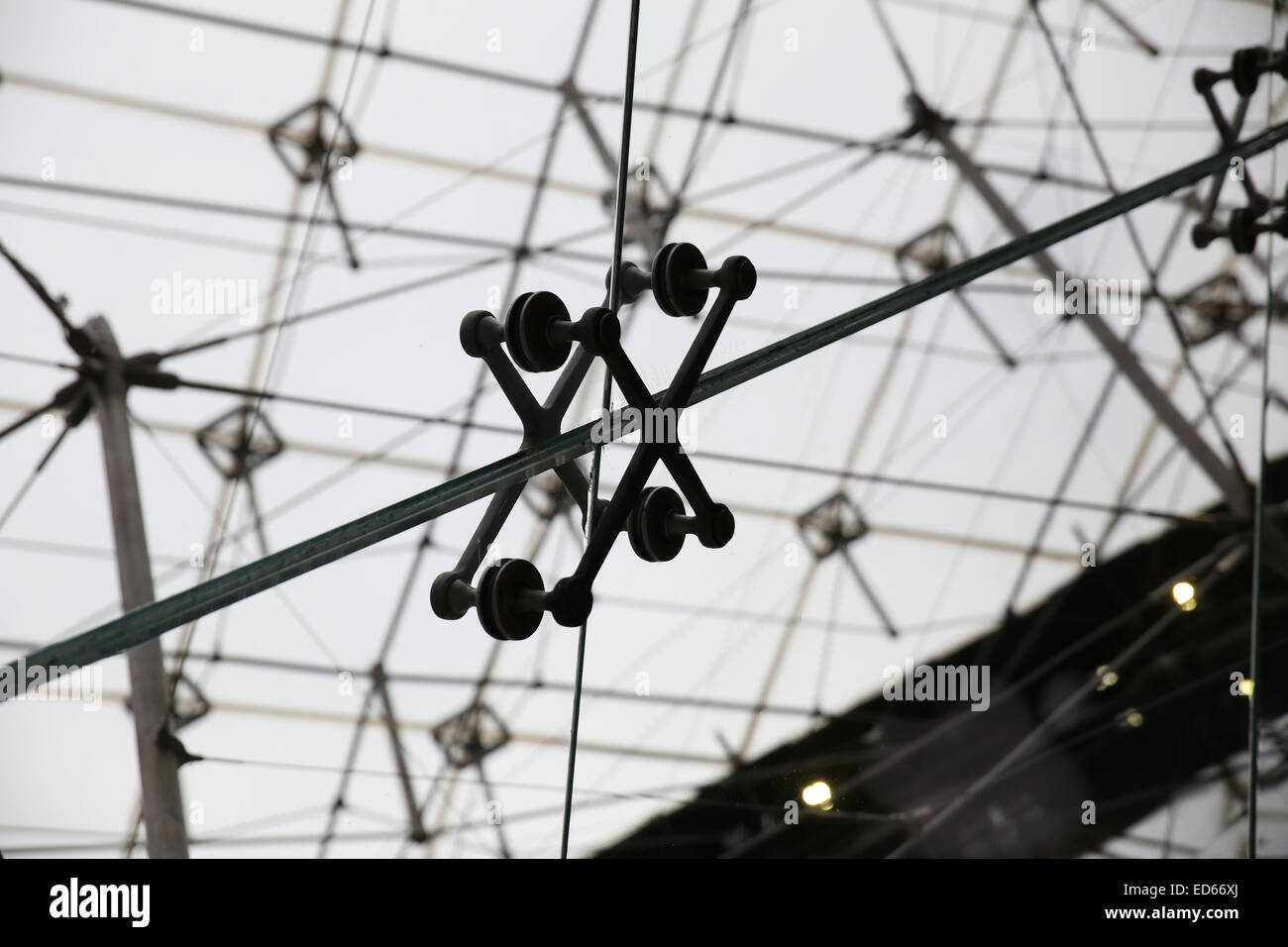 umgekehrte Pyramide Closeup Louvre Museum Stockfoto