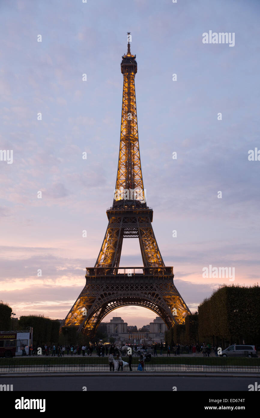 Paris-Eiffel Tower Orange Licht Stockfoto