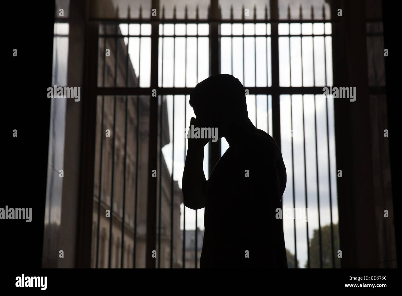 Mann-Silhouette-Louvre-museum Stockfoto