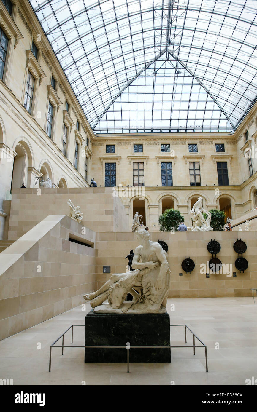Louvre Innenhof Open-Air Skulpturen Stockfoto