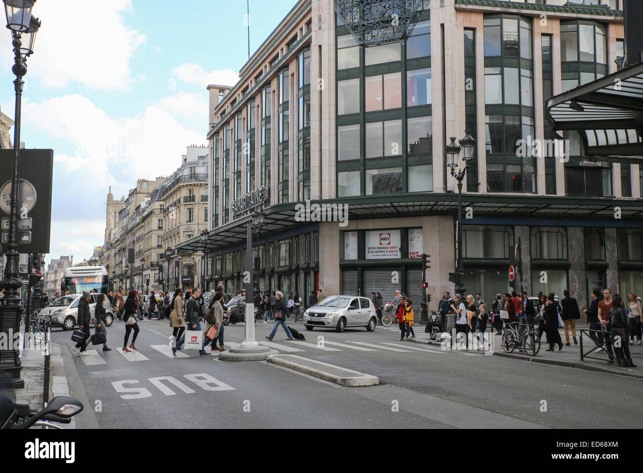 Paris Street Straße beschäftigt Menge Stockfoto