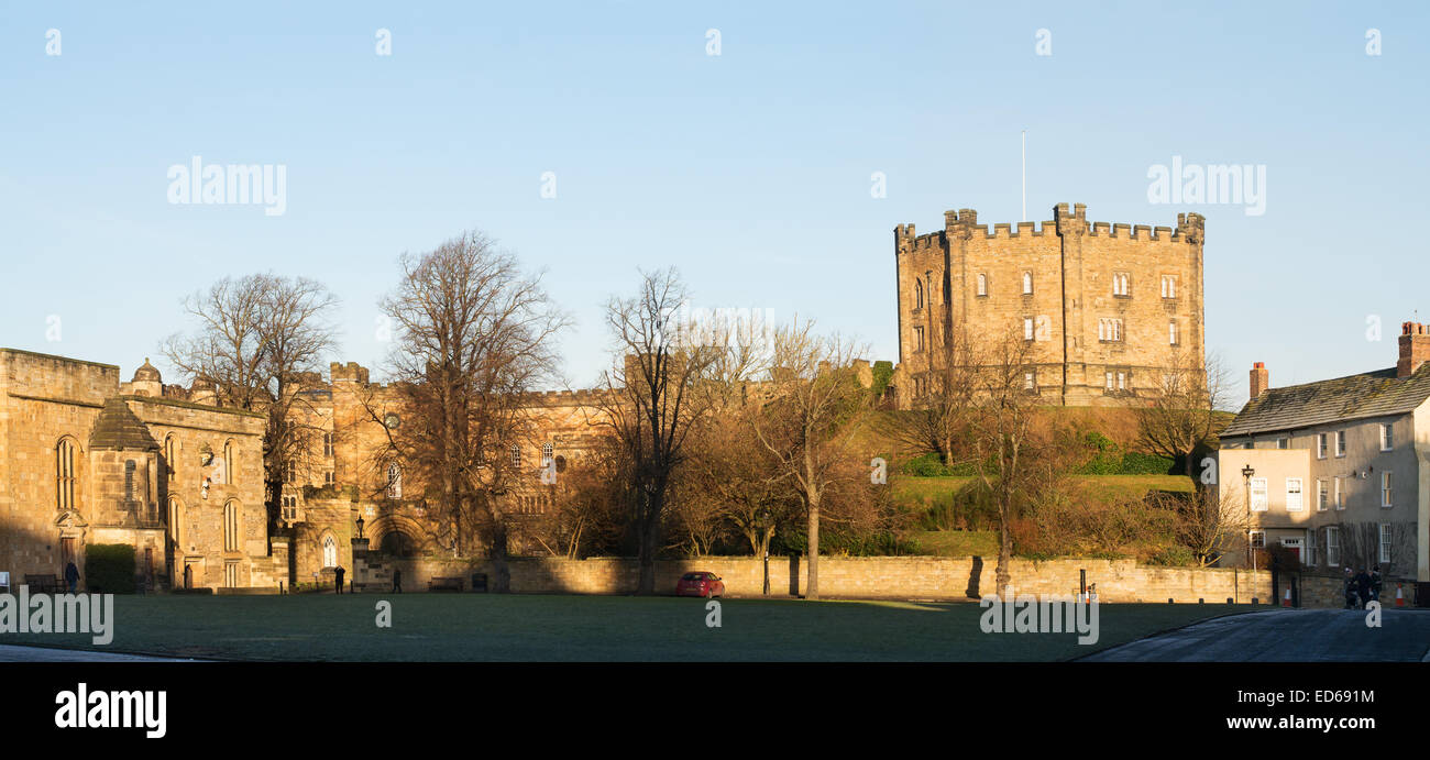 Ein Panorama der Durham University Library und Schloss halten aus dem Palast Grün in Durham City Nord-Ost-England, UK Stockfoto