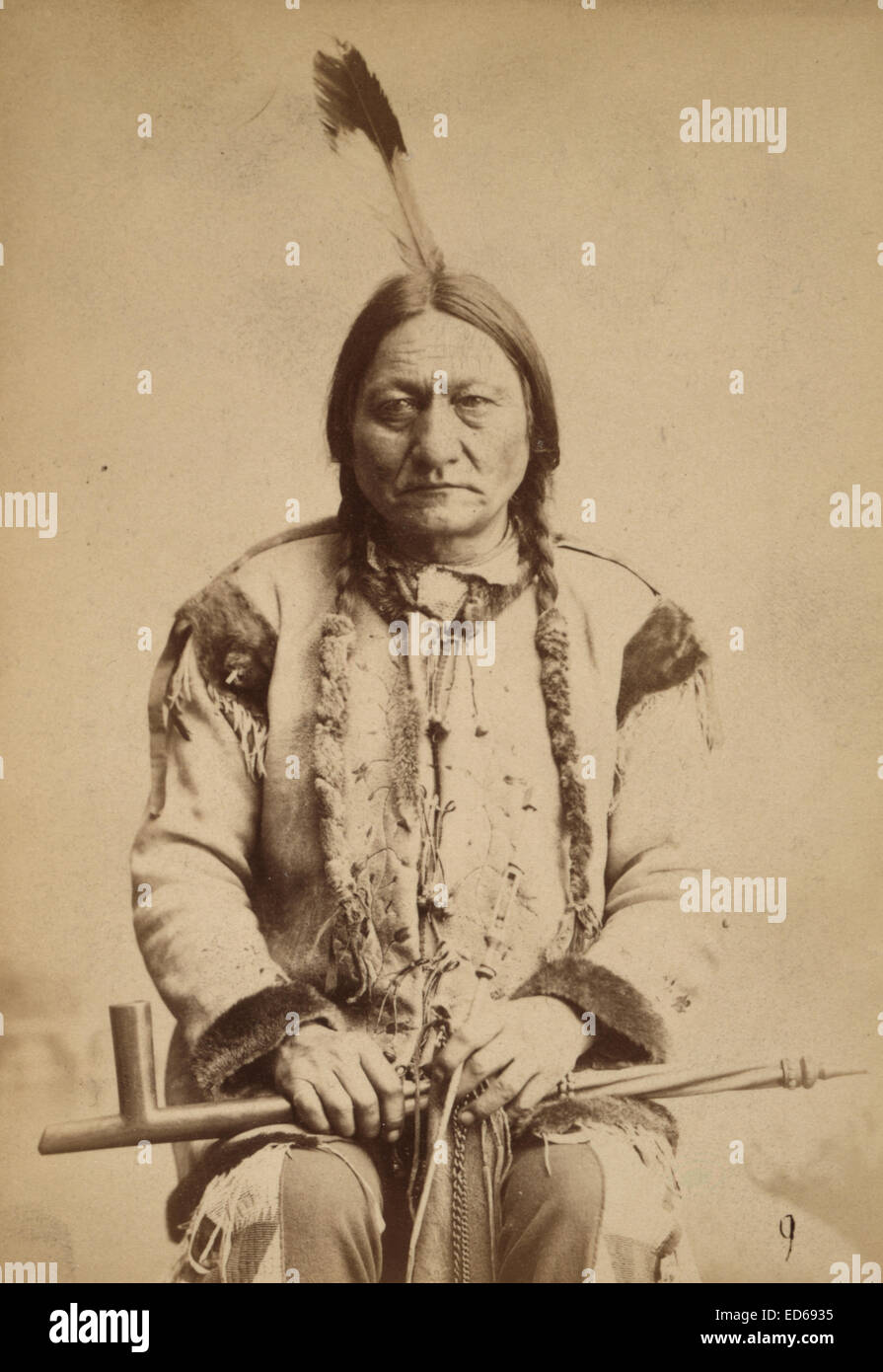 Sitting Bull mit Friedenspfeife, c1884 Stockfoto