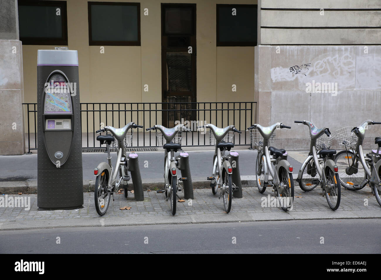 Paris-öffentliche Fahrrad-Verleih-station Stockfoto