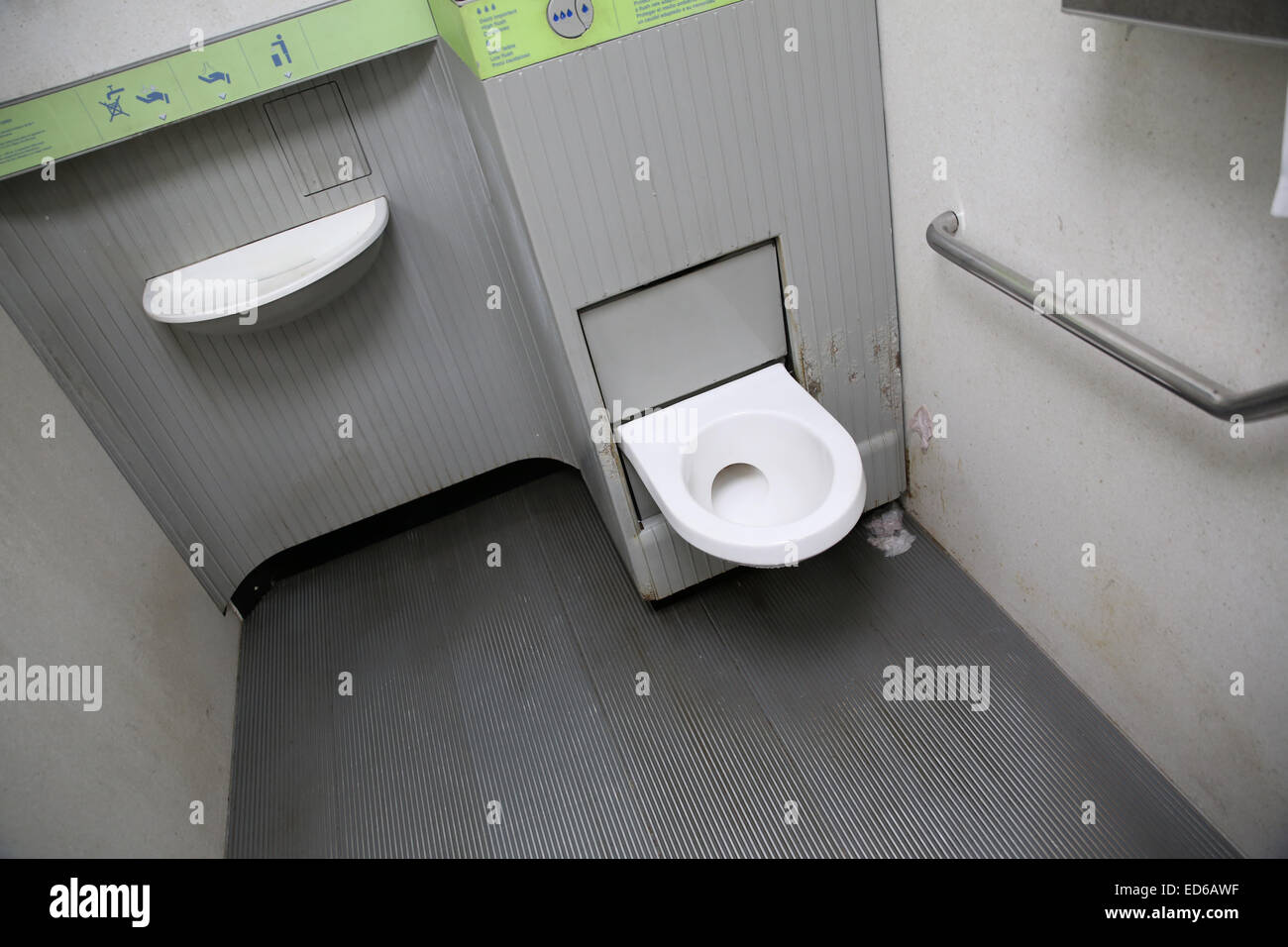 öffentliche Toilette innen Paris Stockfoto
