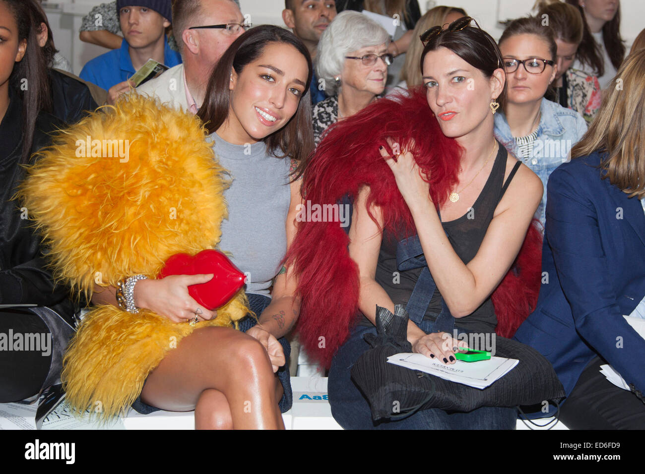 Vordere Reihe Berühmtheiten auf der London Fashion Week Stockfoto