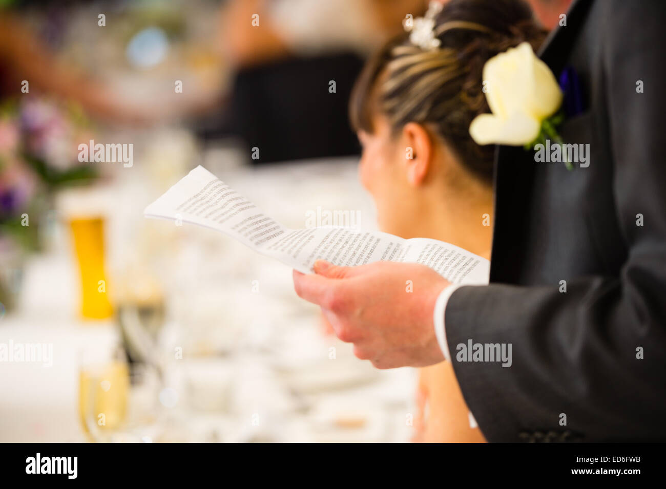 Heiraten: Detail der beste Mann hält seine Rede an der Rezeption am Tag eine Hochzeit UK Stockfoto