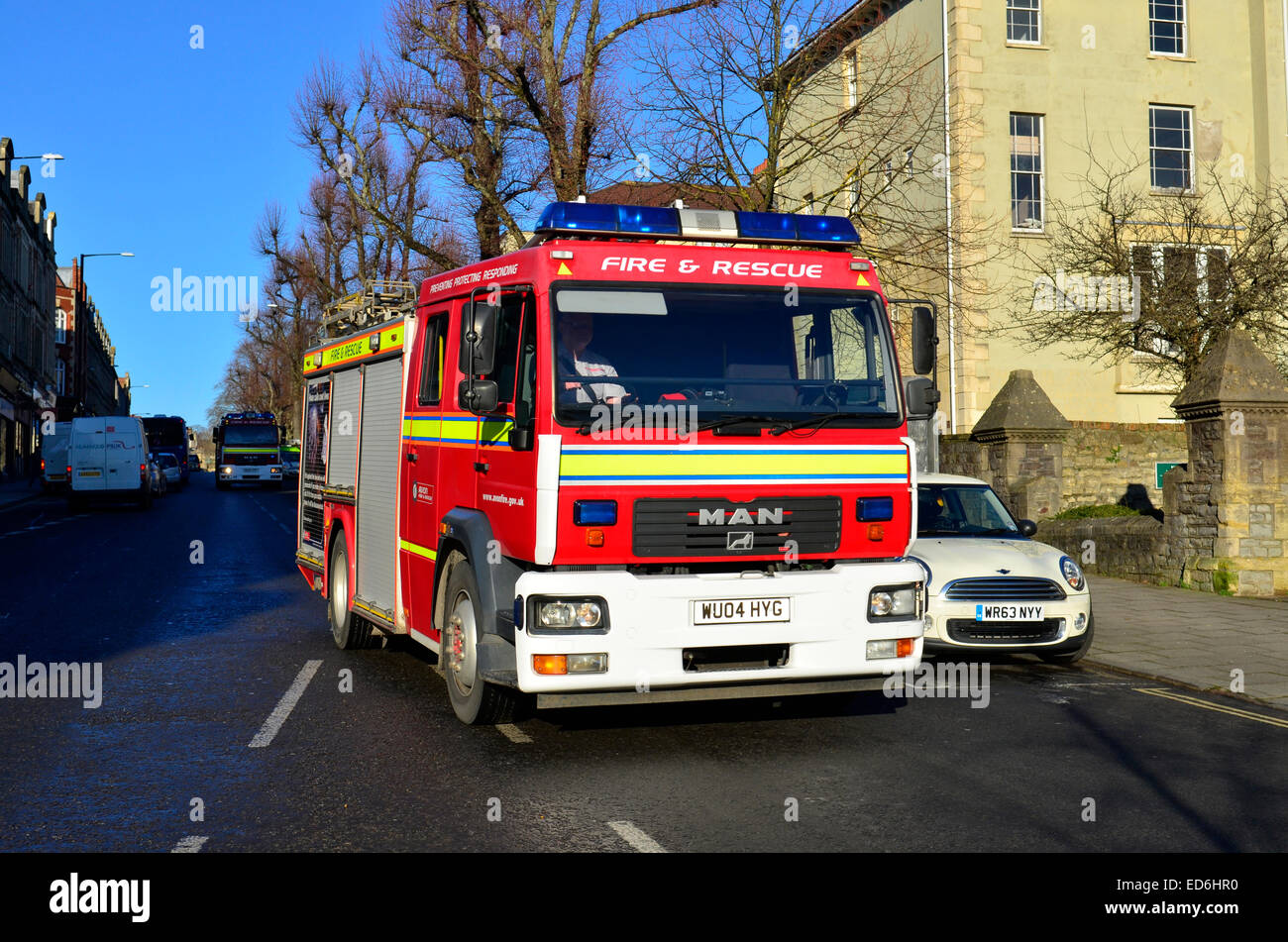 Feuer und Rettung Services in Aktion auf den Straßen von Bristol, Whiteladies Straße. Stockfoto