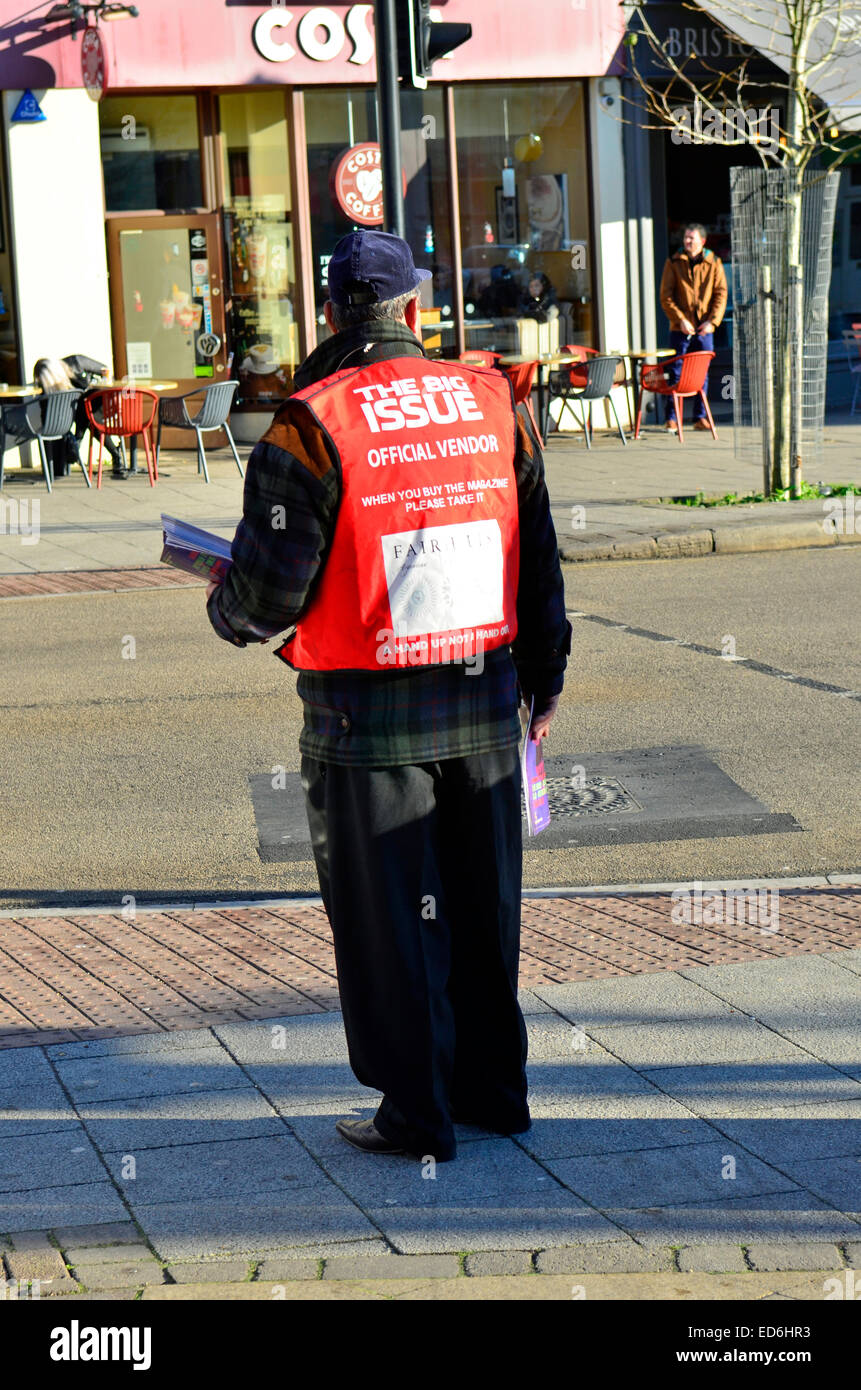 Große Thema offizielle Verkäufer auf den Straßen von Bristol in Großbritannien. Robert Timoney/Alamy Stockfoto