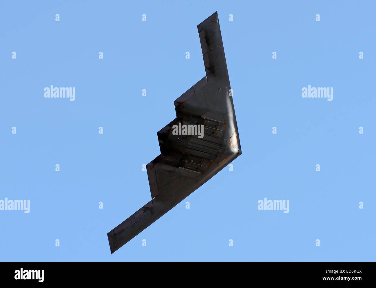 State Of The Art b-2 Stealth Bomber während des Fluges Stockfoto