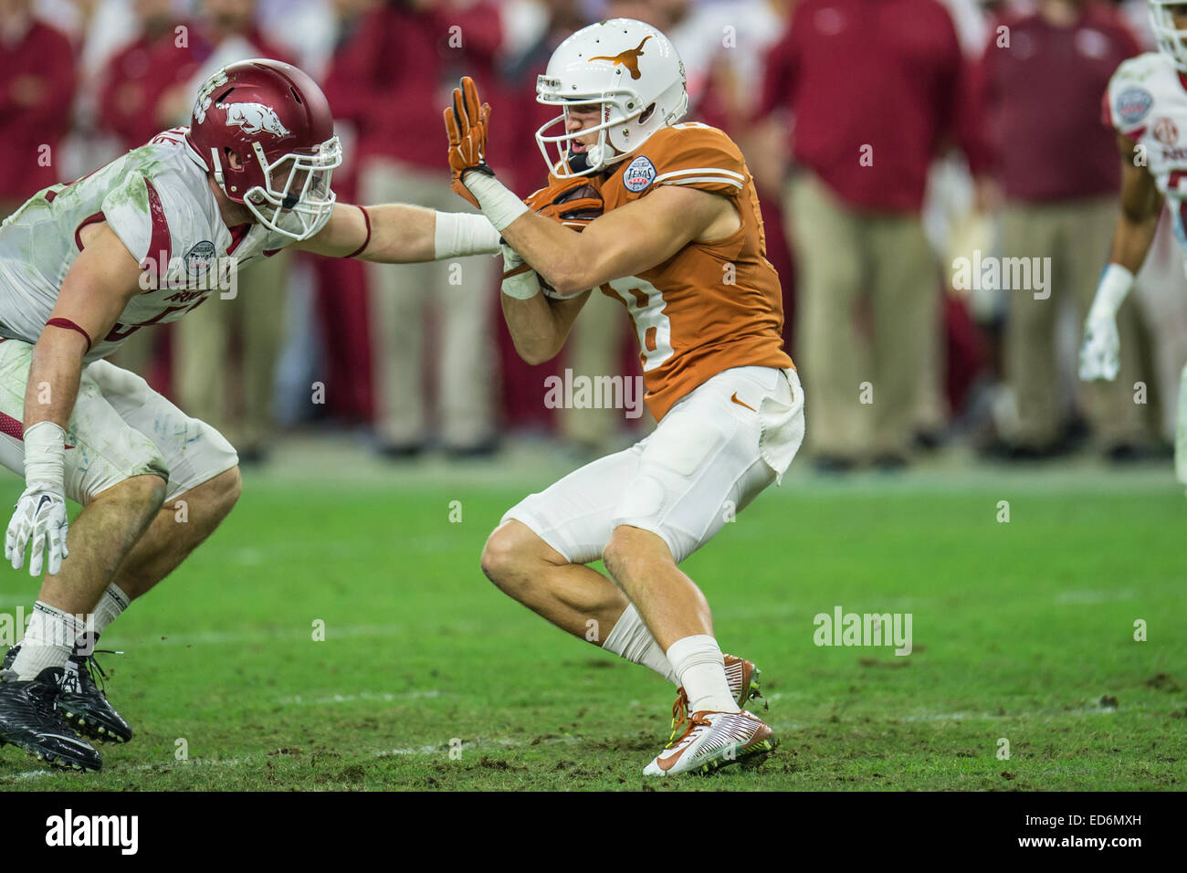 Houston, Texas, USA. 29. Dezember 2014. Texas Longhorns Wide Receiver Jaxon Shipley (8) läuft mit dem Ball in der 2. Hälfte des Texas Bowl NCAA Football-Spiel zwischen der University of Texas Longhorns und der University of Arkansas Razorbacks NRG-Stadion in Houston, TX am 29. Dezember 2014. Arkansas gewann das Spiel 31-7. © Trask Smith/ZUMA Draht/Alamy Live-Nachrichten Stockfoto