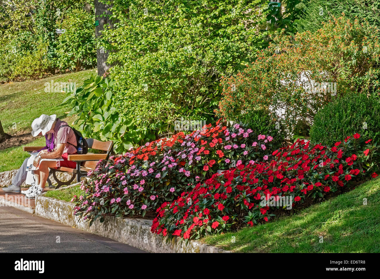 Leute sitzen In einem Garten Monte Carlo Monaco Stockfoto