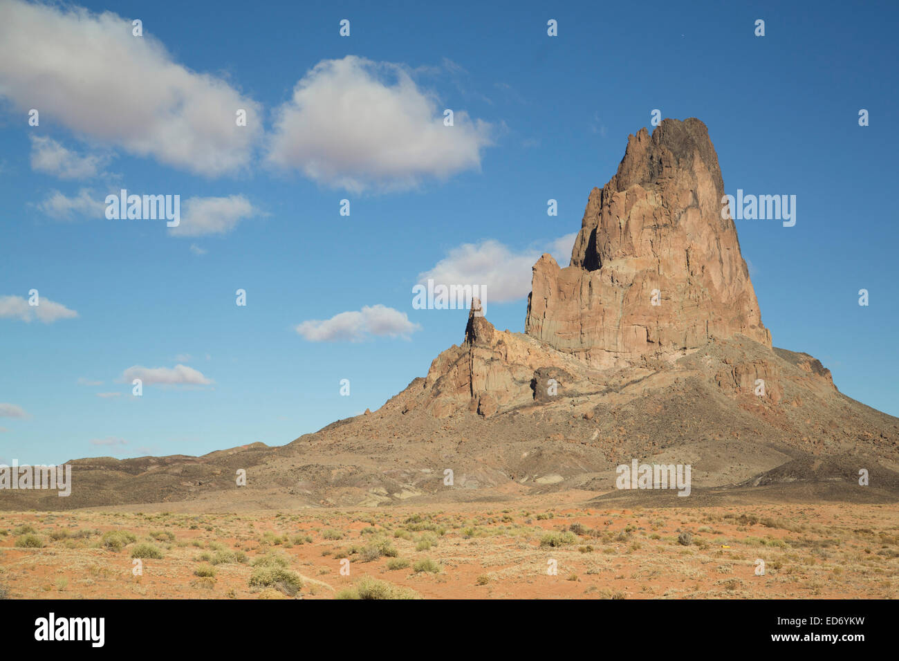 USA, Arizona, in der Nähe von Kayenta Agathla Peak Stockfoto