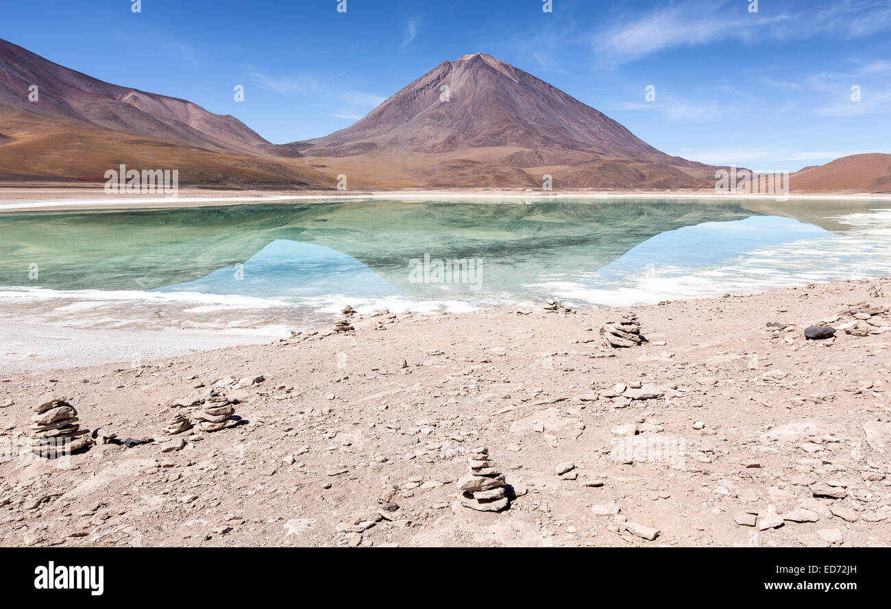 Laguna Verde und Vulkan Licancabur, Altiplano, Bolivien, Südamerika Stockfoto