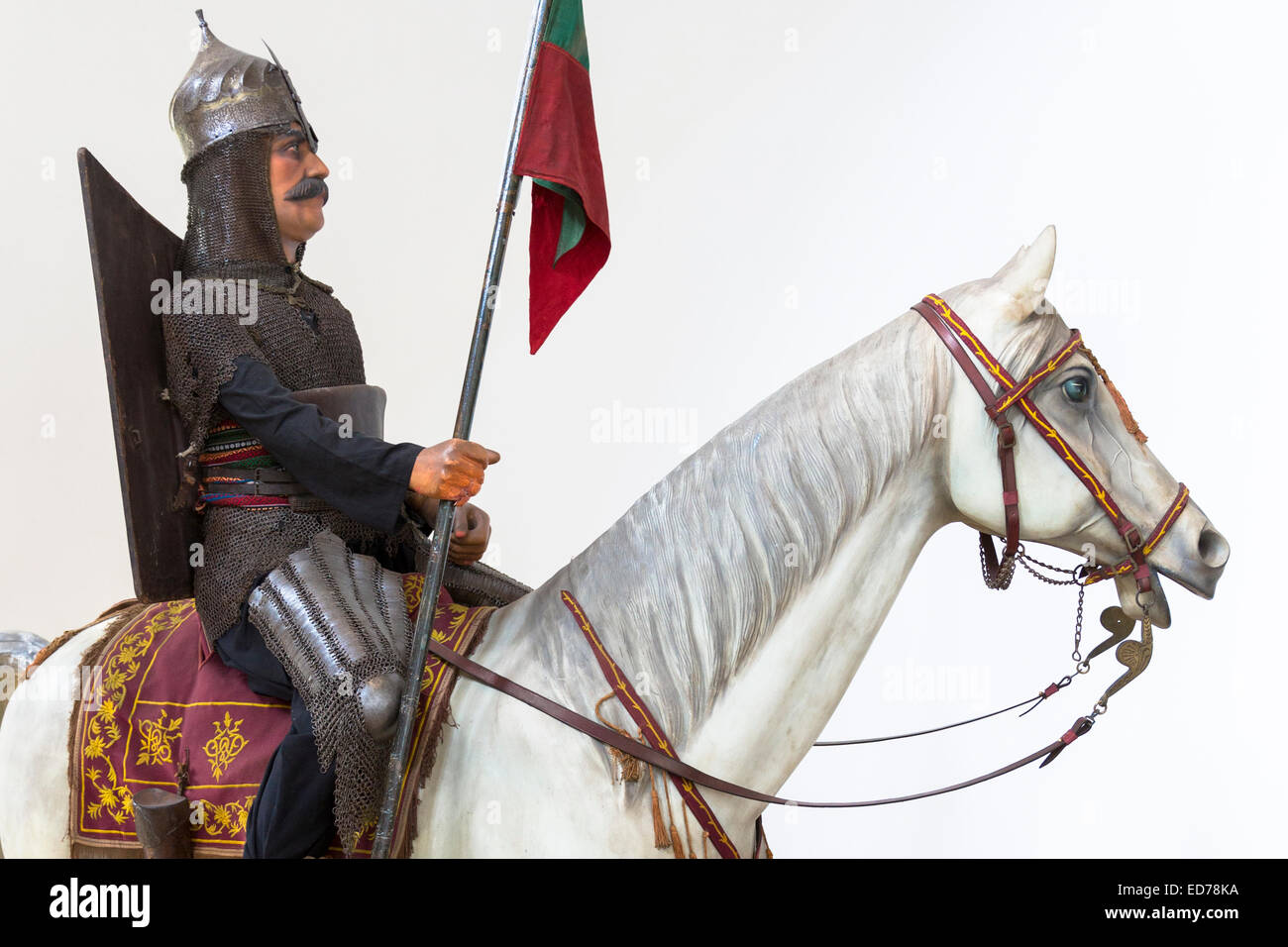 Osmanische historischen gepanzerten Reiter stellen auf das Militärmuseum in Harbiye in Istanbul, Türkei Stockfoto