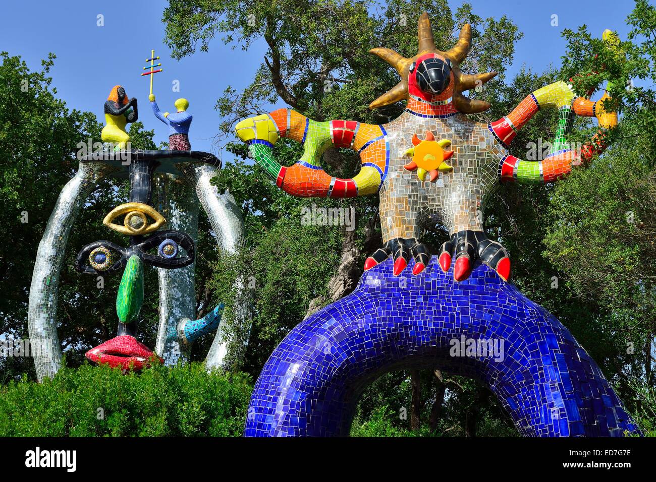 Bunte Skulpturen Im Giardino Dei Tarocchi Oder Im Garten Des Tarot