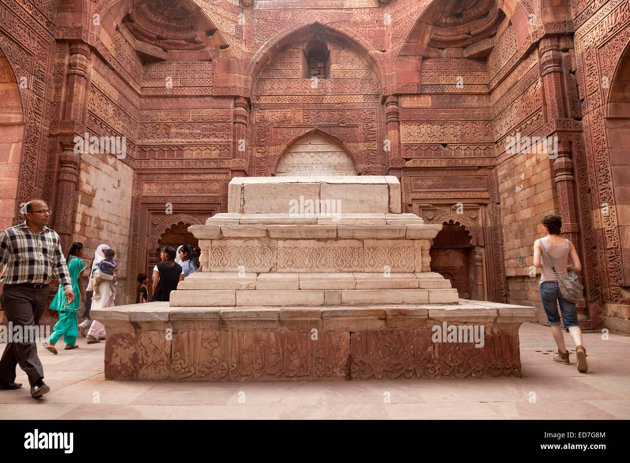 Grab und Kenotaph Iltutmish Grab, Qutub Minar komplexe oder Qutb Komplex, UNESCO-Weltkulturerbe, Delhi, Indien Stockfoto