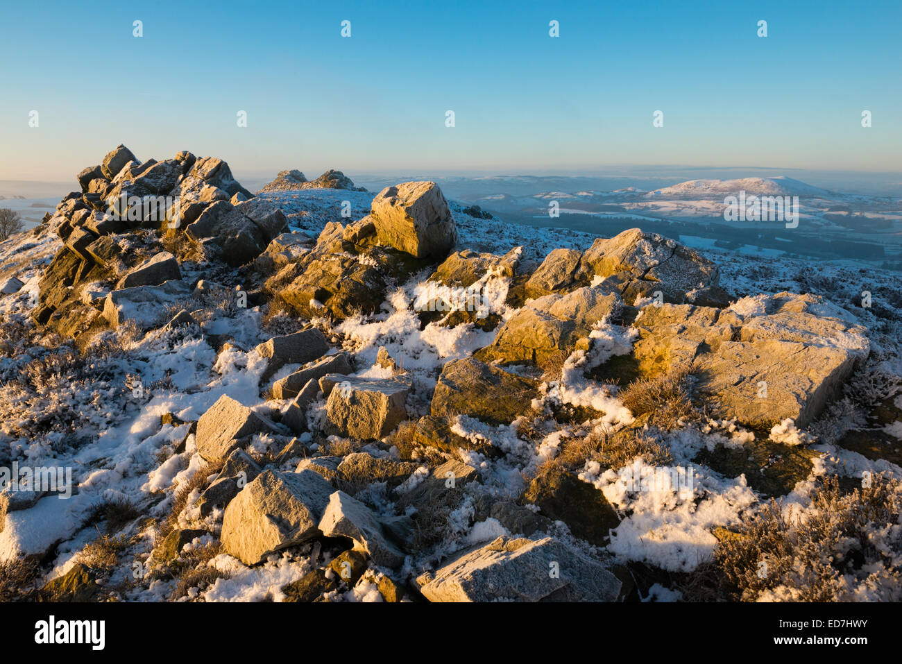 Winter-Sonnenaufgang auf dem Stiperstones, Shropshire, England. Stockfoto