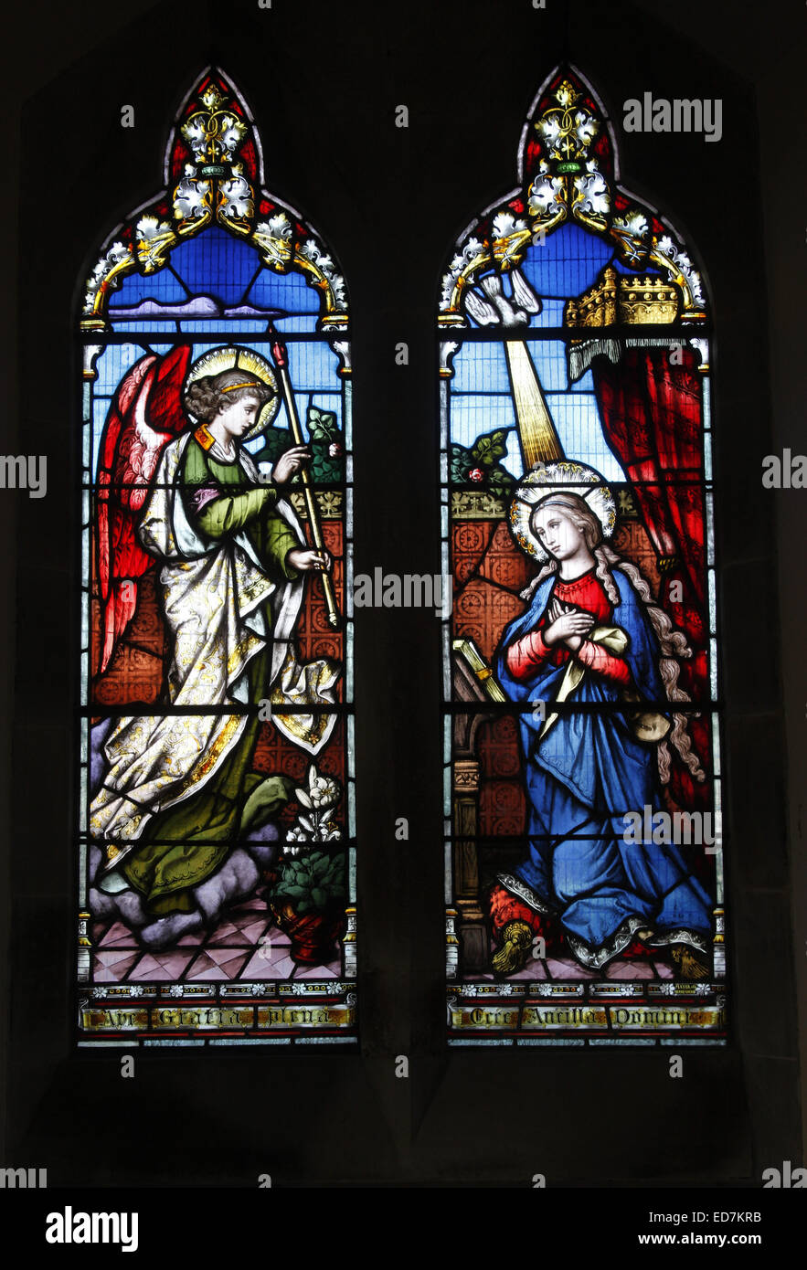Ein Glasfenster By Mayer & Co. Darstellung der Verkündigung, Str. Marys Kirche, Brilley, Herefordshire Stockfoto
