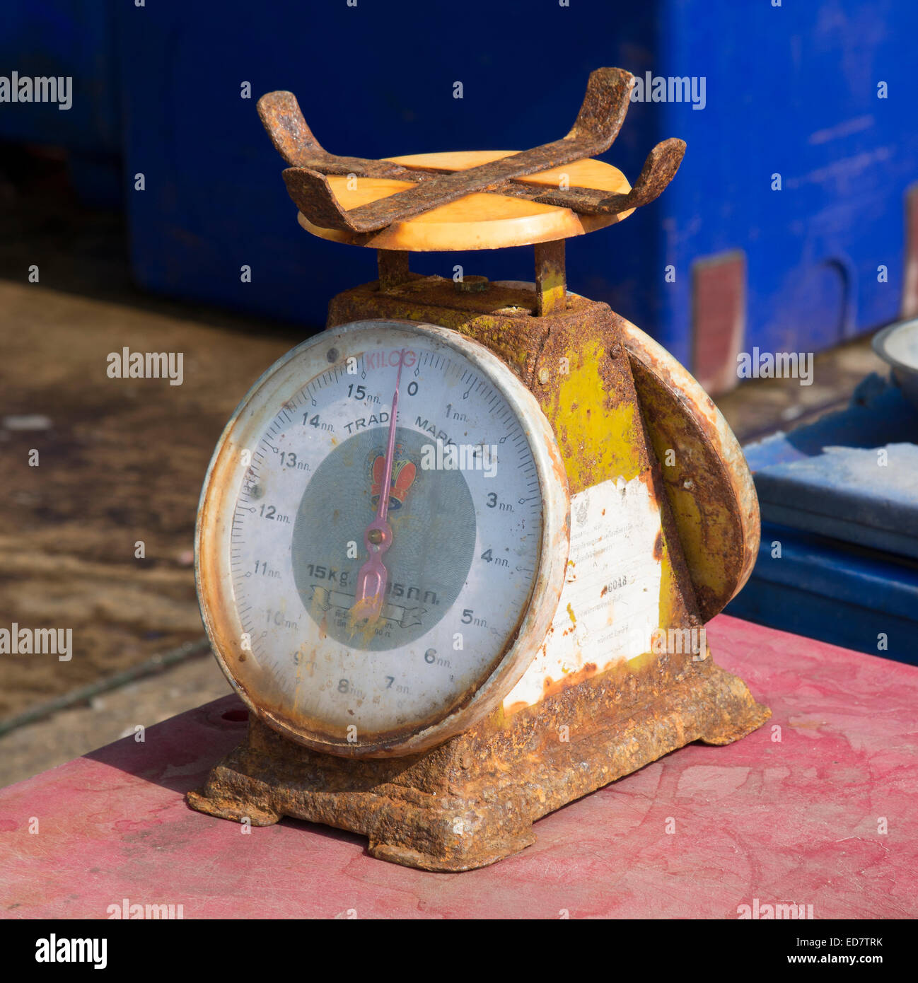 Im Einsatz auf einem Fischmarkt in Hua Hin Thailand Asien skaliert Rost Metall Stockfoto