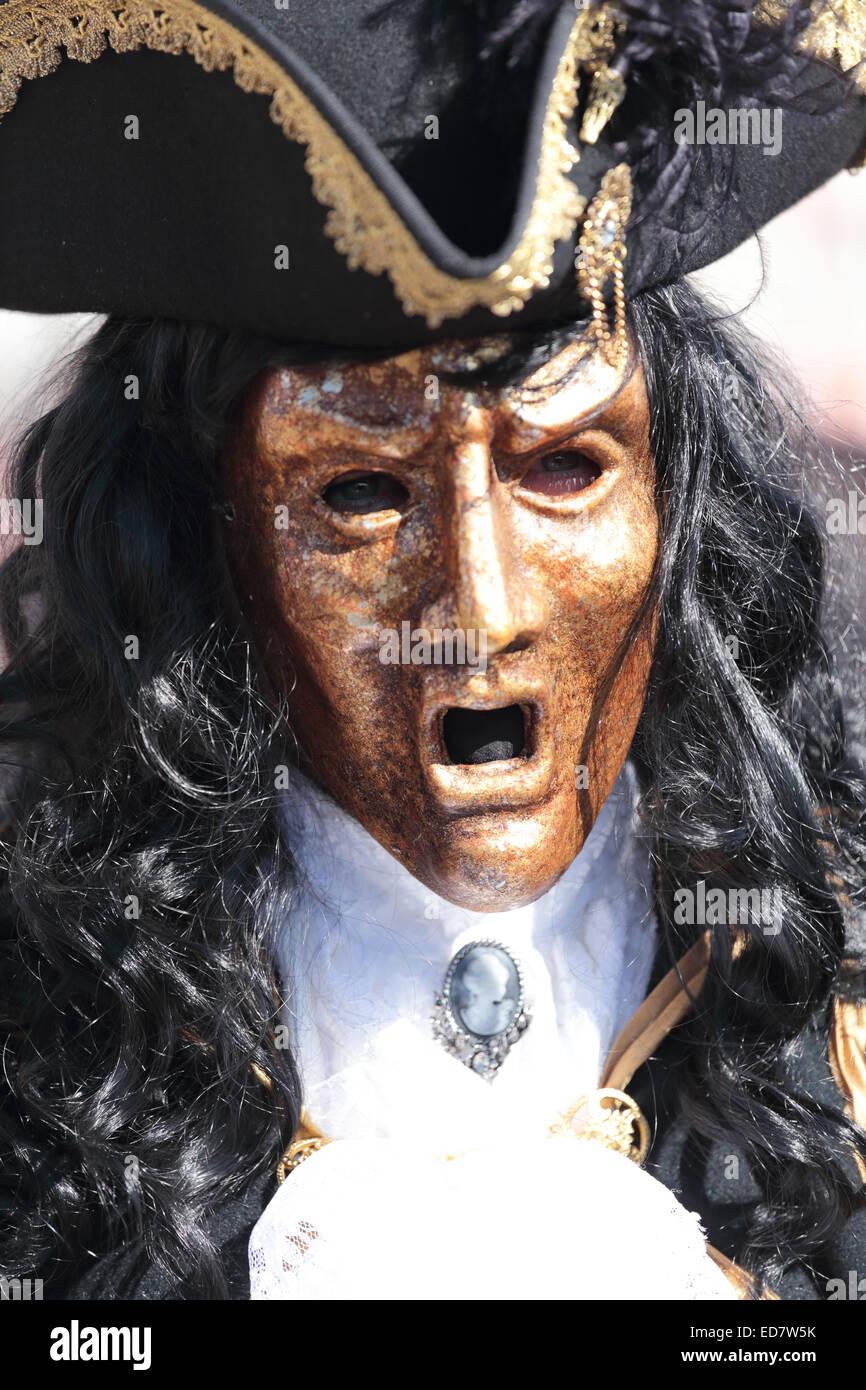 Maske mit offenem Mund ausgestellt, während der traditionelle Karneval von Venedig, Italien (2014-Ausgabe) Stockfoto