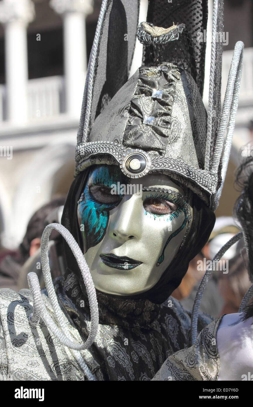Eine silberne und smaragdene Maske ausgestellt, während das traditionelle Fest der Karneval von Venedig, Italien (2014-Ausgabe) Stockfoto