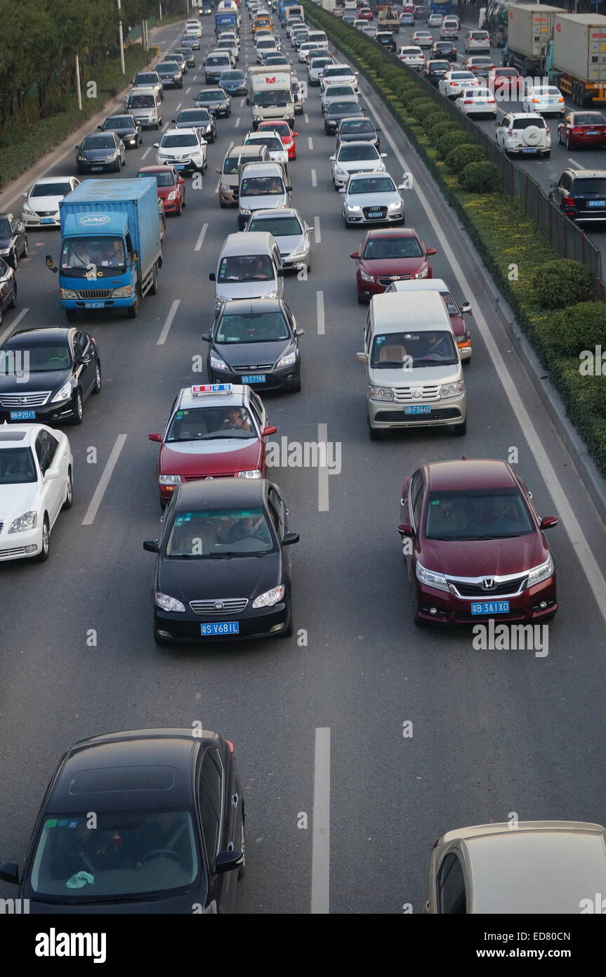 Shenzhen ist Straßenverkehr überlastet. Stockfoto