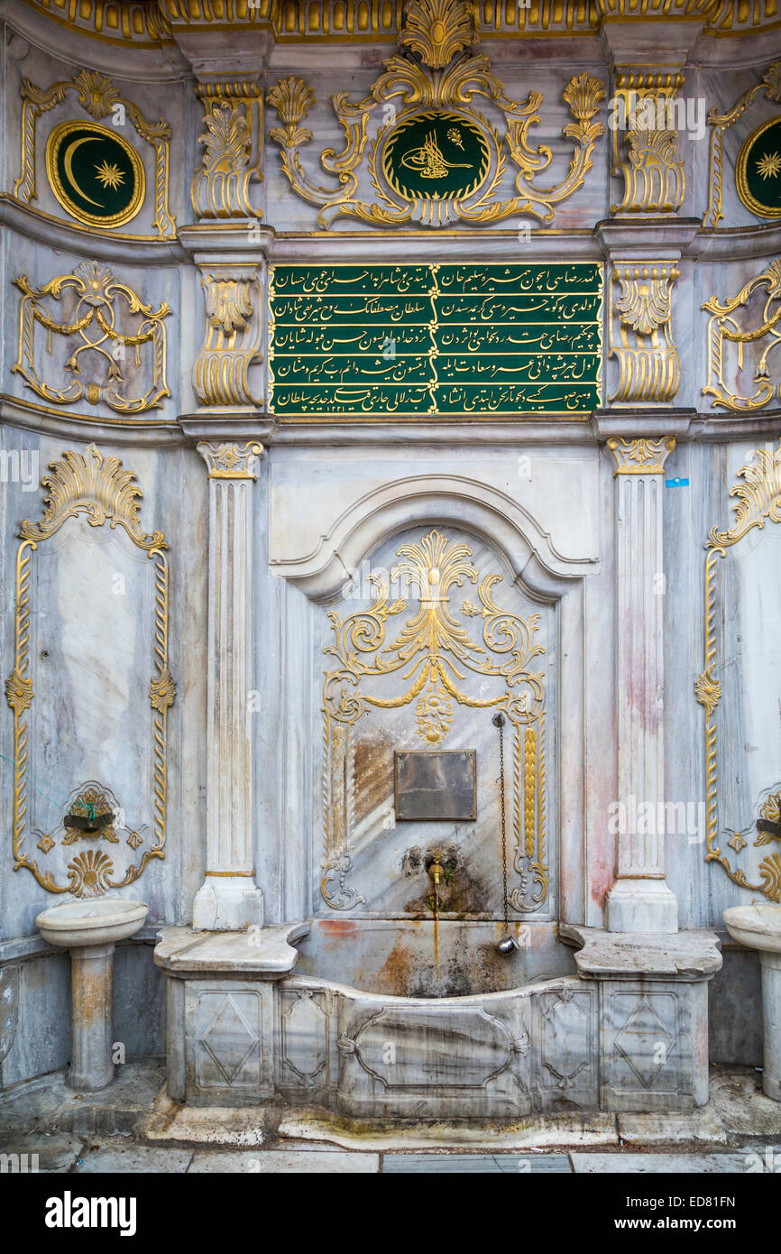 Eine reich verzierte Straße Wasser-Brunnen in Istanbul, Türkei, Eurasien. Stockfoto