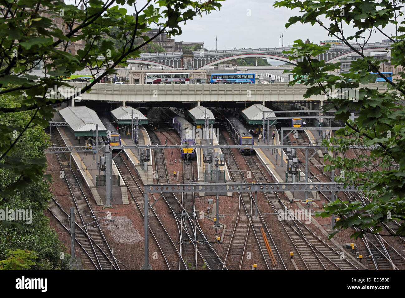 Eisenbahn Schienen in Bahnhof Waverley Street, Edinburgh Stockfoto