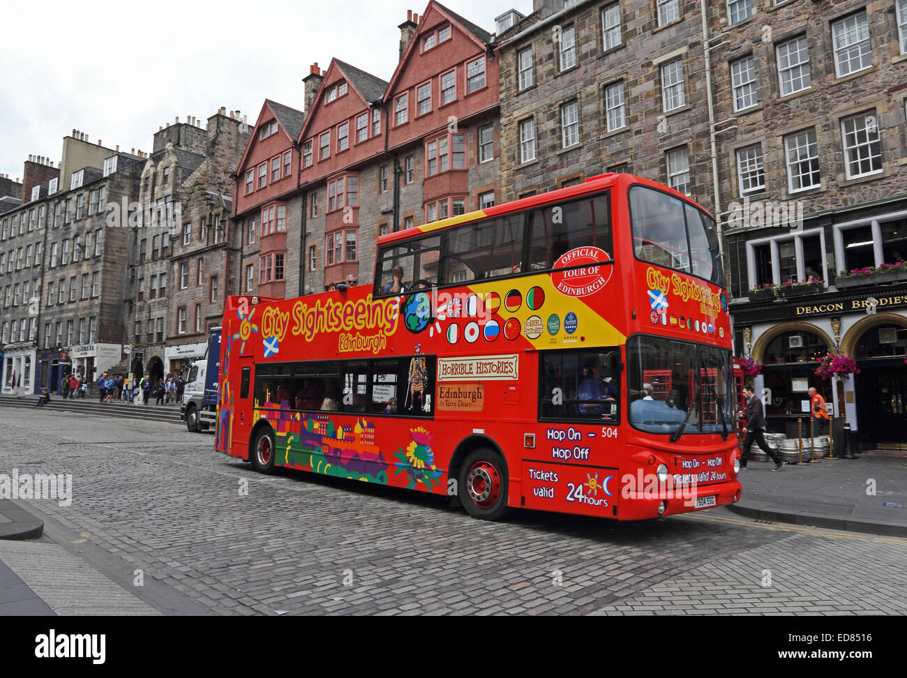Double Deck Touristenbus Betrieb in Edinburgh, Schottland Stockfoto