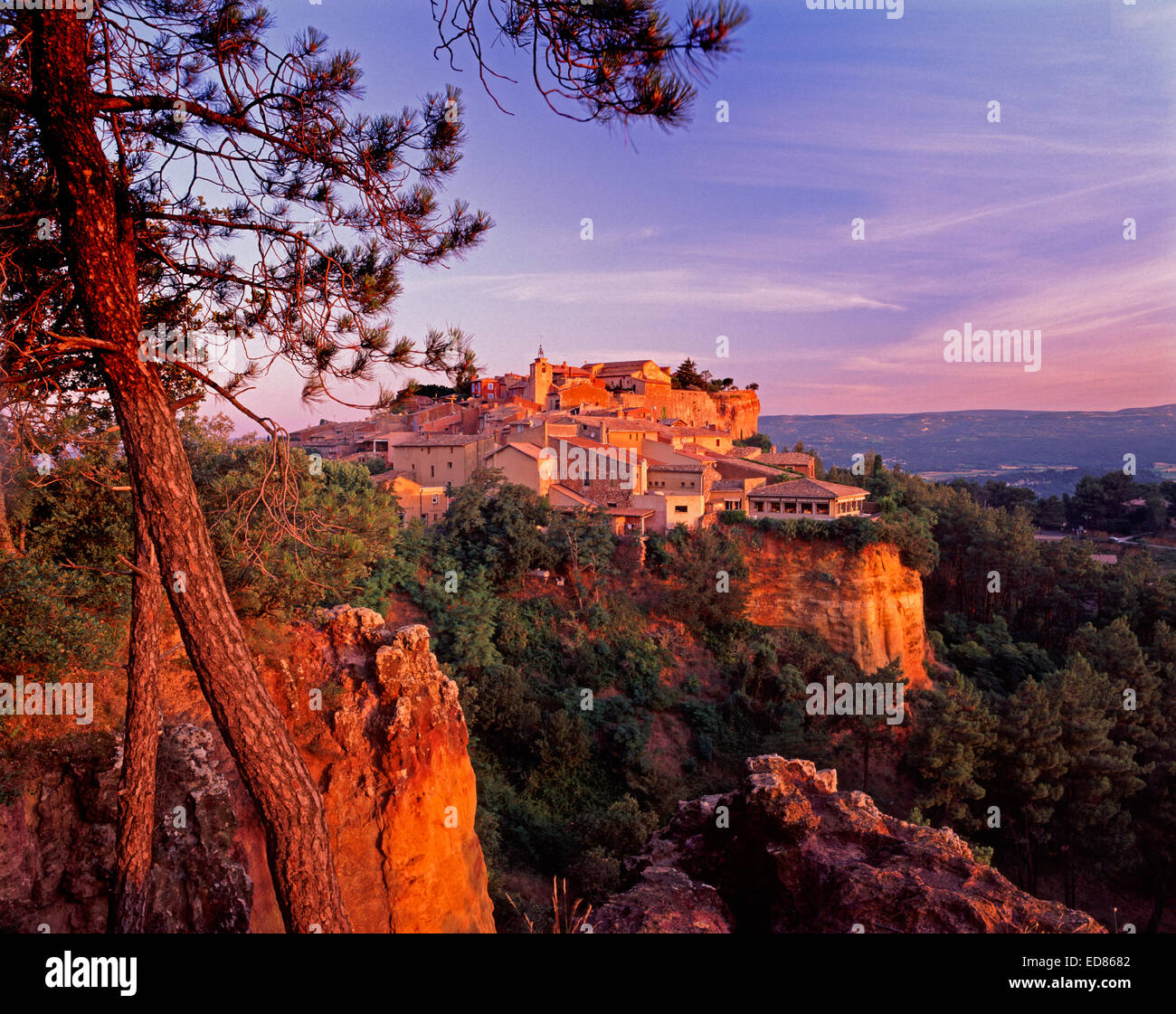 Roussillon, Bergdorf im Luberon, Vaucluse, Provence, Frankreich Stockfoto