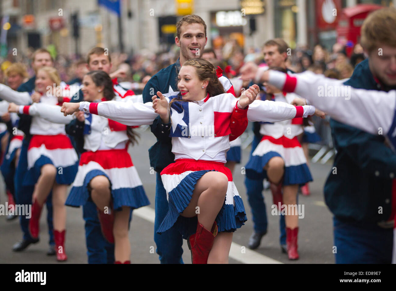 London, UK. 1. Januar 2015. Londoner New Year es Day Parade 2015, London, England, UK Darsteller aus der Wildcat Wranglers, Texas USA, beteiligen sich im London des Neujahrs Parade 2015 mit Transport Thema des "London unterwegs" featuring Marschkapellen, Tänzer und eine Vielzahl von Fahrzeugen in allen Formen und Größen. Bildnachweis: Jeff Gilbert/Alamy Live-Nachrichten Stockfoto