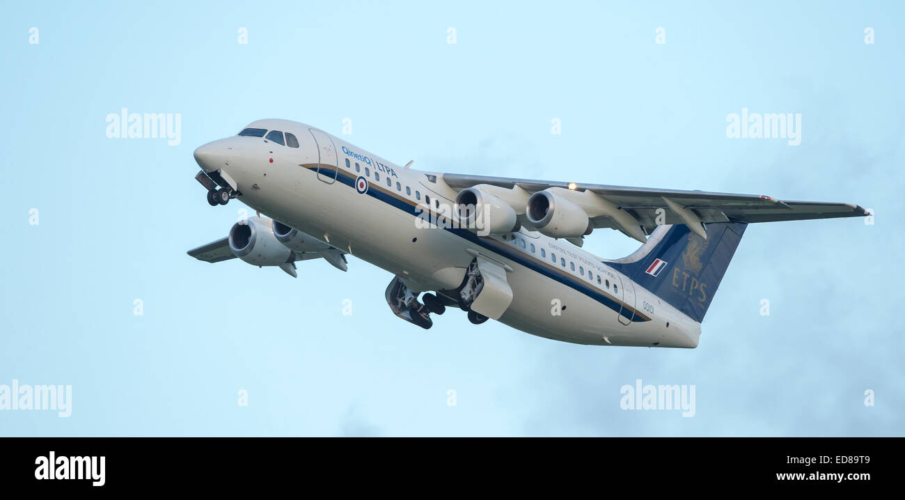QQ101 Empire Test Pilotenschule Avro RJ100 Flugzeuge Stockfoto