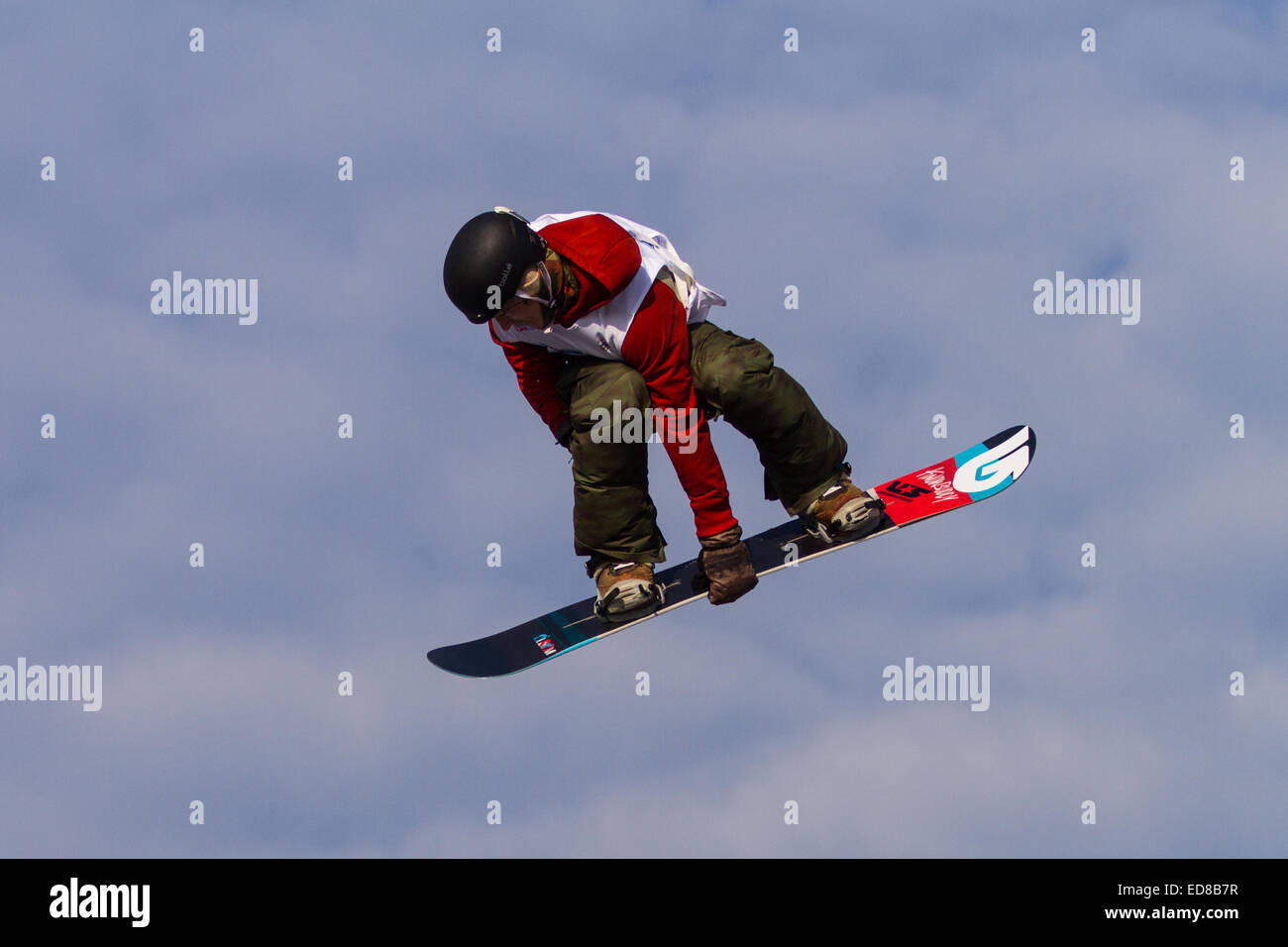 ISTANBUL, Türkei - 20. Dezember 2014: Ryan Stassel Sprung in der FIS Snowboard World Cup Big Air. Dies ist die erste Big Air Event für beide Stockfoto