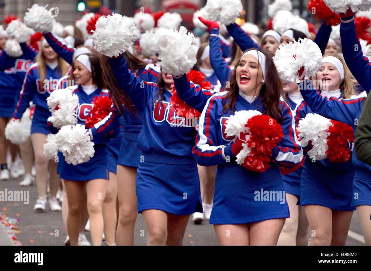 London, UK. 1. Januar 2015. Neujahr Parade von Piccadilly, Parliament Square. UCA Cheerleader Stockfoto