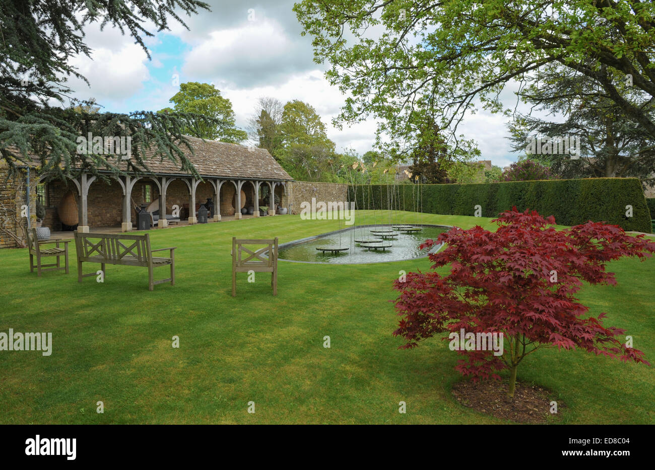 Loggia Garten, ein italienisch inspiriert, Whatley Manor in der Nähe von Malmesbury in Cotswolds, Wiltshire, England, UK Stockfoto