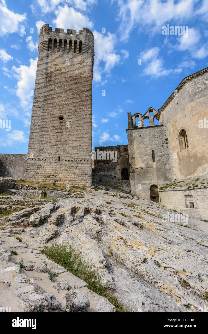 Ruinen der Benediktinerabtei Montmajour in der Nähe von Arles, Provence, Südfrankreich Stockfoto