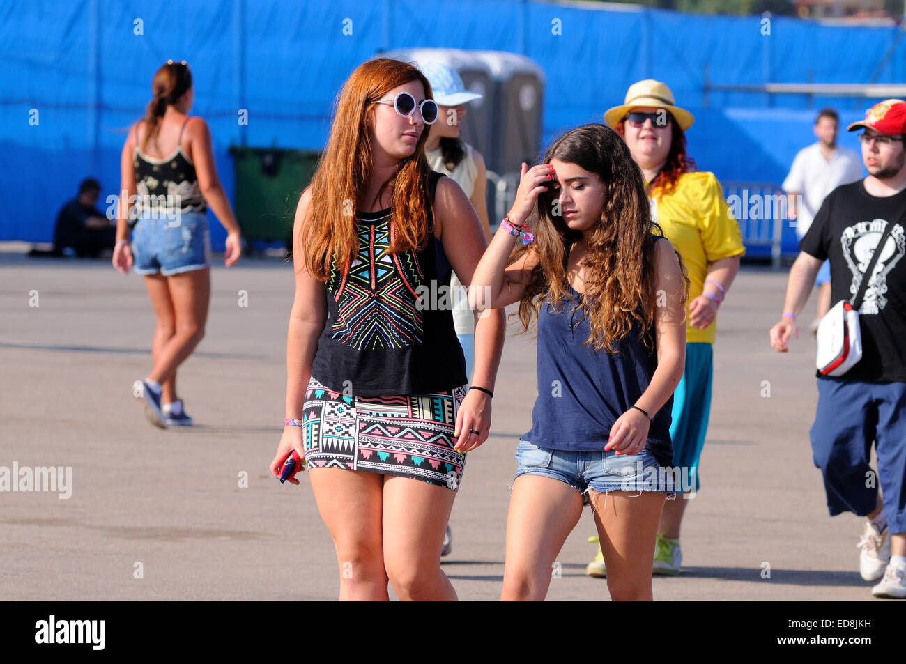 BENICASIM, Spanien - Juli 19: Menschen führen, um die erste Zeile nach dem Kauf ihrer Eintrittskarten beim FIB Festival zu fangen. Stockfoto