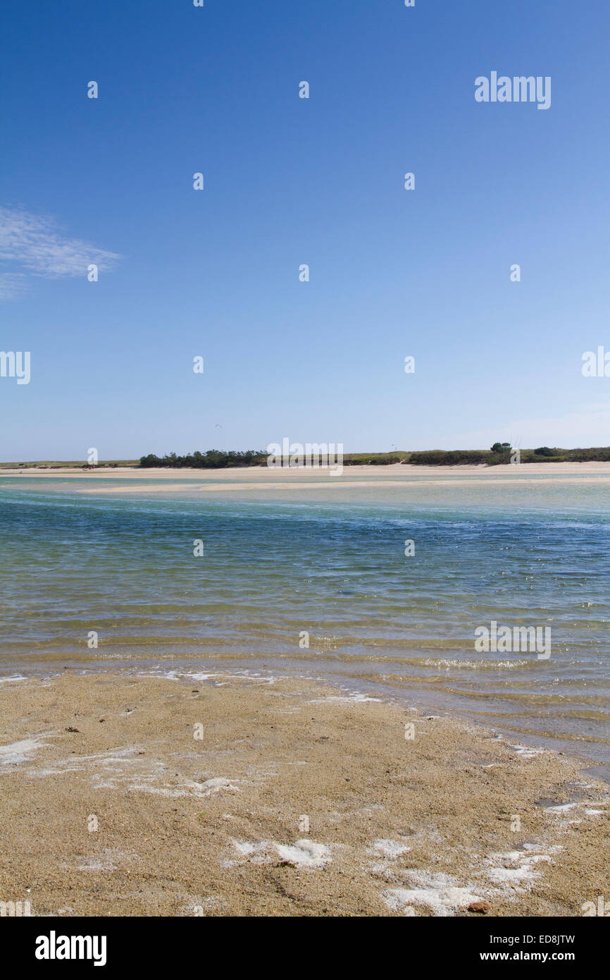 La Mer Blanche Gezeiten-Lagune bei Le Letty in der Bretagne mit blauem Himmel Stockfoto