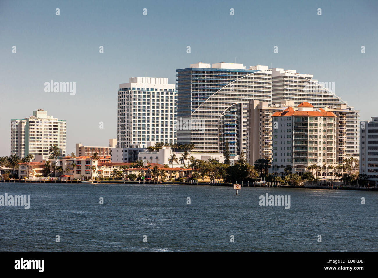 Ft. Lauderdale, Florida.  Blick nach Norden auf den Intracoastal Waterway.  W Hotel auf der rechten Seite. Stockfoto