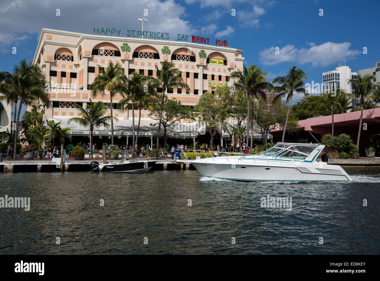 Ft. Lauderdale, Florida.  Salzigen Riverfront Irish Pub und Restaurant, New River. Stockfoto