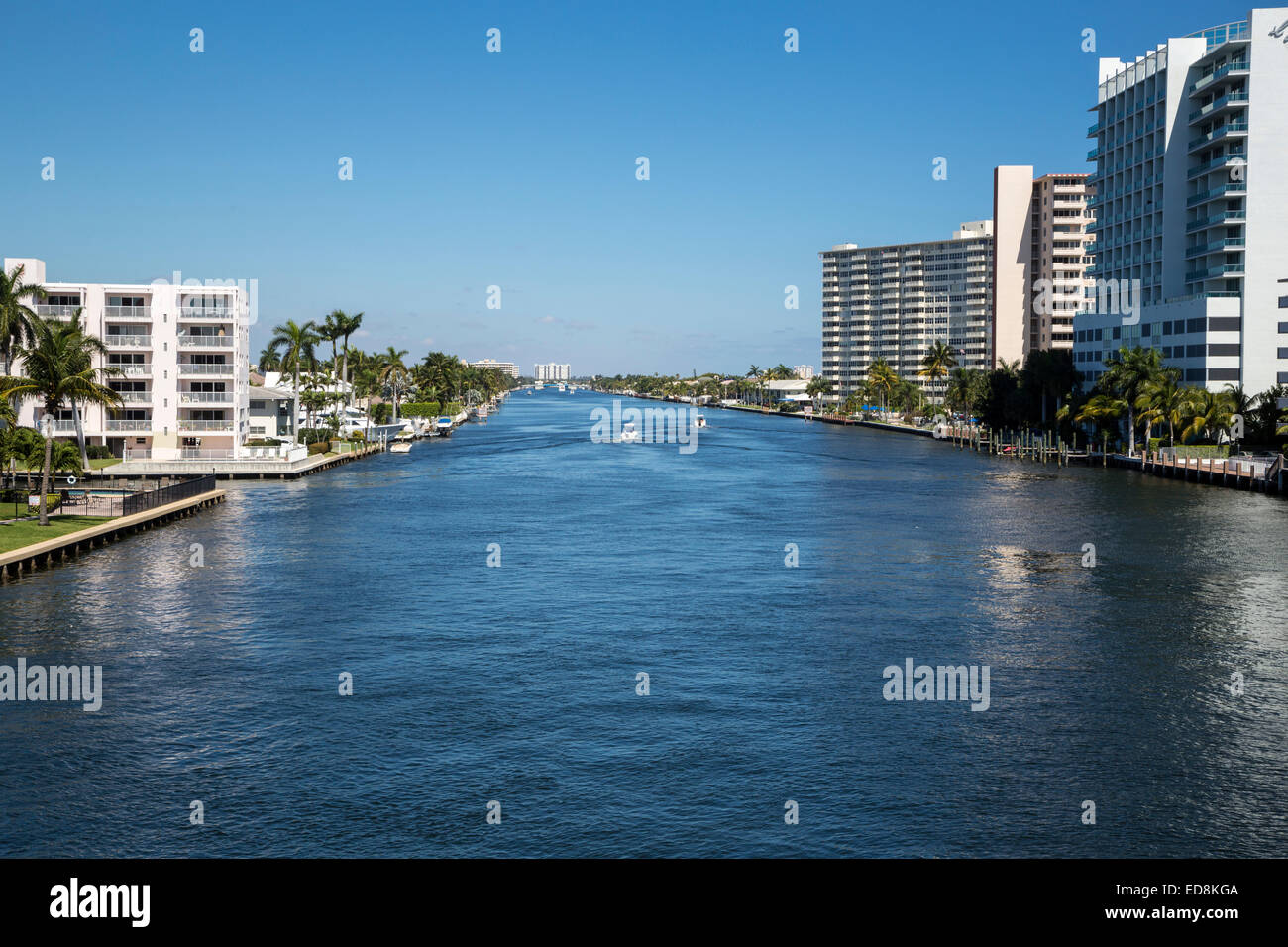 Ft. Lauderdale, Florida.  Atlantic Intracoastal Waterway suchen nördlich von East Oakland Park Blvd.-Brücke. Stockfoto