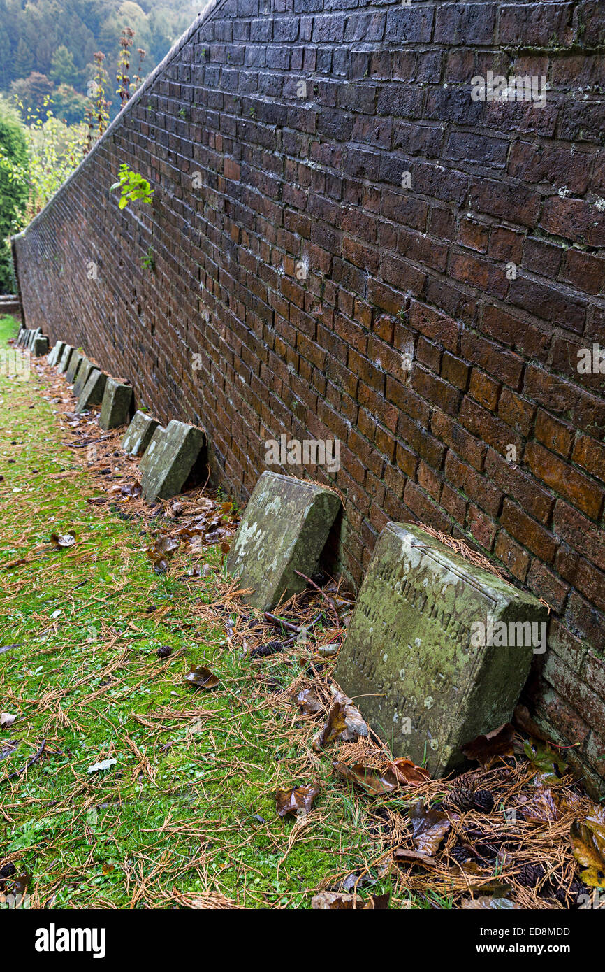 Gedenksteine in der Quäker Gräberfeld Coalbrookdale, Ironbridge, Shropshire, Großbritannien Stockfoto