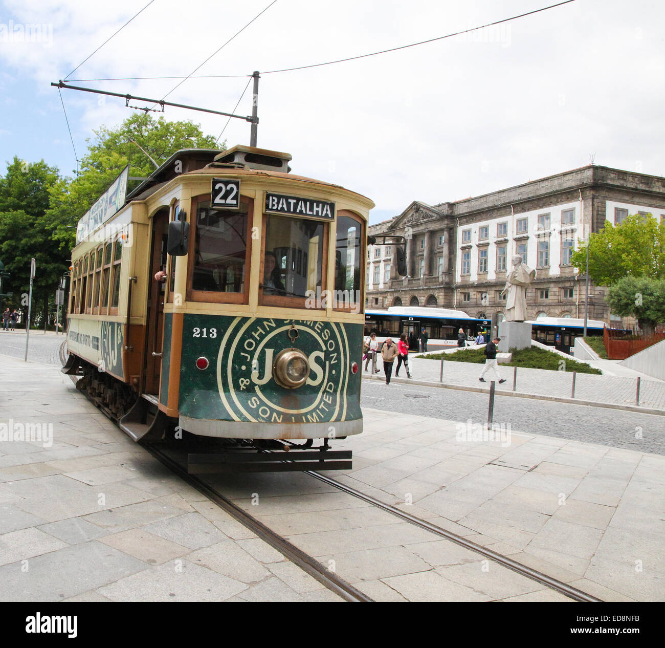 PORTO, PORTUGAL - 4. Juni 2014: Heritage Straßenbahn im Zentrum von Porto, Portugal. Stockfoto