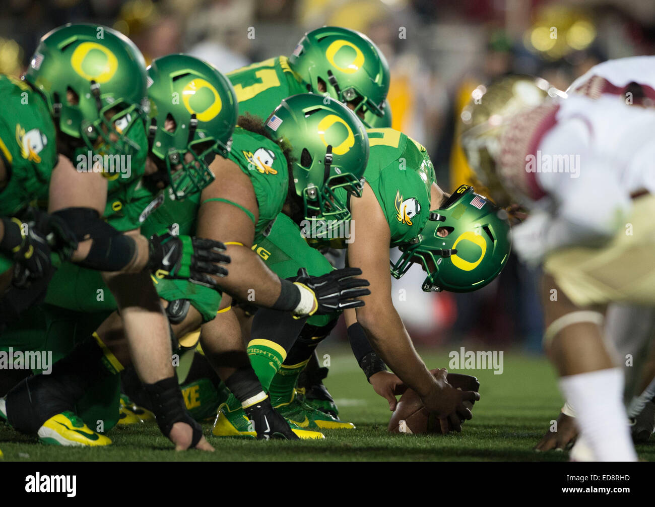 Los Angeles, USA. 1. Januar 2015. Oregon Ducks-Spieler konkurrieren während der 2015 Rose Bowl-College-Football-Spiel gegen die Florida State Seminolen im Rose Bowl in Los Angeles, USA, 1. Januar 2015. Oregon Ducks gewann das Spiel 59-20. Bildnachweis: Yang Lei/Xinhua/Alamy Live-Nachrichten Stockfoto